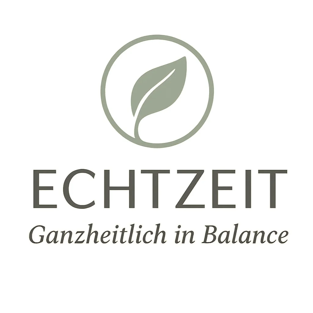 Logo - Blatt im Kreis, darunter: Echtzeit,darunter: Ganzheitlich in Balance